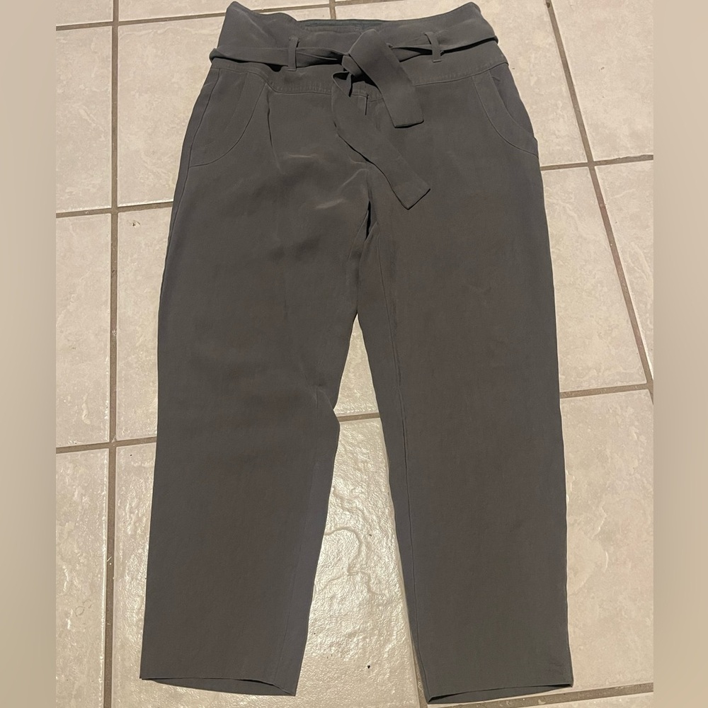 BCBGeneration Gray High waisted Crop Pants Size‎ 6